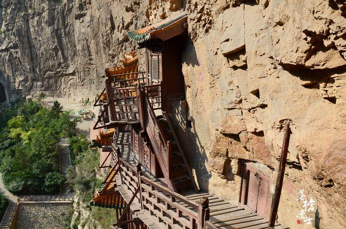 晨曦下的山西老者，古老村庄的岁月回响