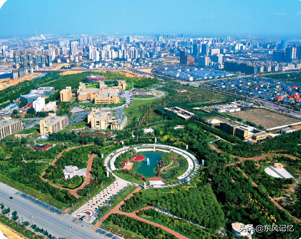 鄂尔多斯盛会,嘉宾云集,观众热情如火